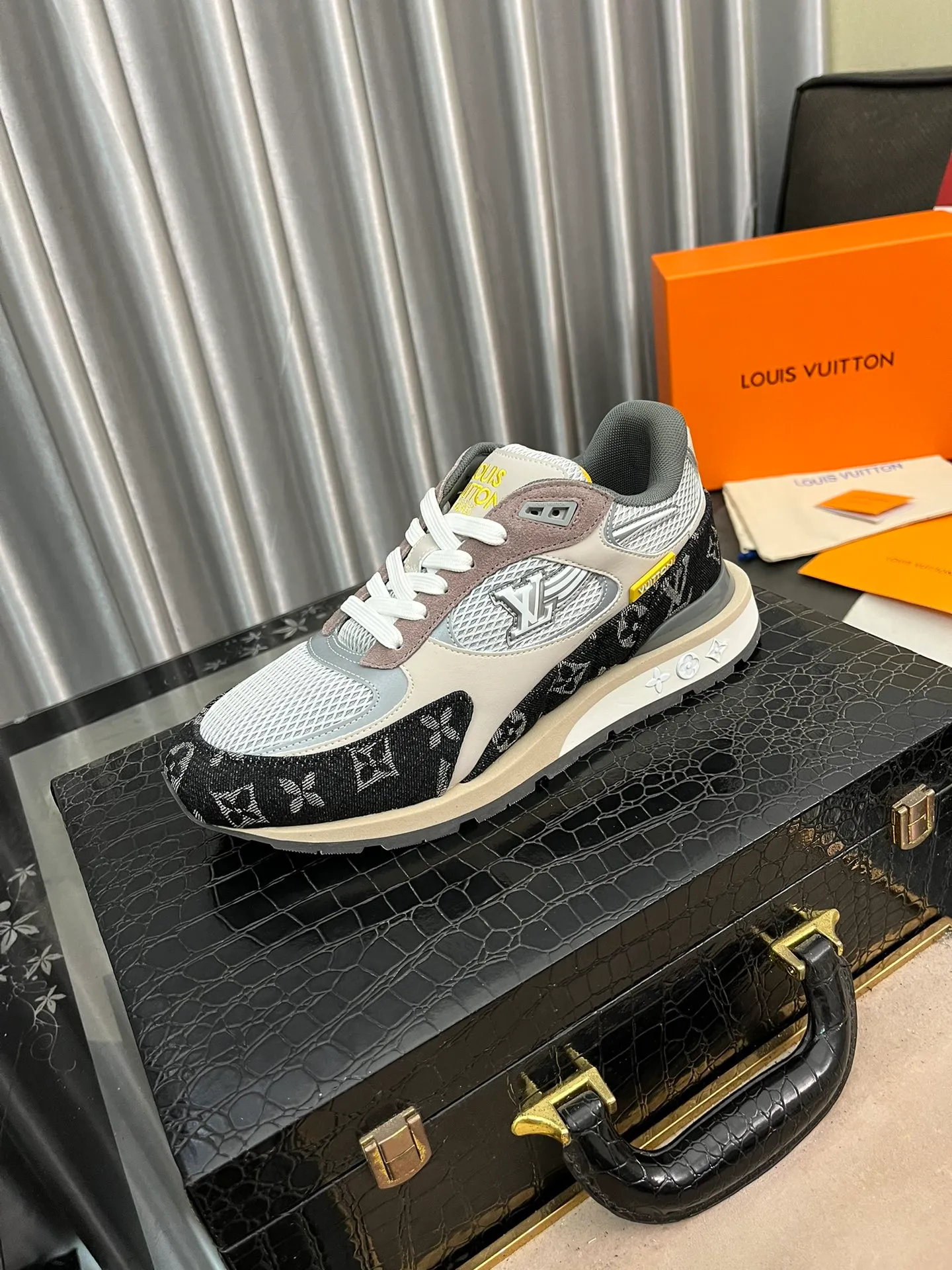 Men's Men's Shoes 💰660⌚️⌚️【LOUIS VUITTON) New 🍀LV Louis Vuitton*——LV classic dad shoes trendy shoes! Made of imported original soft calf leather, imported fly woven lining. Original wear-resistant rubber outsole! High quality products! Code number: 38-44